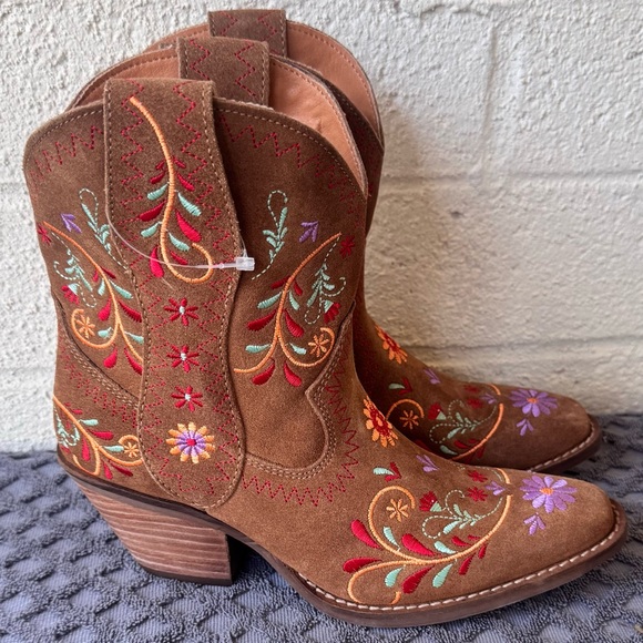dingo Shoes - Dingo Women's Sugar Bug Suede Fashion Booties Camel Brown Size 7
